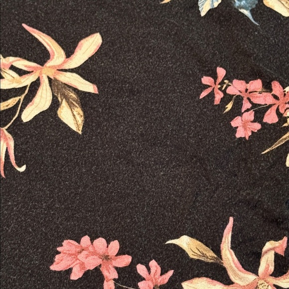 Torrid Favorite Tunic Super Soft V-Neck Tee in Black Orchid Gardens Size 2X - Picture 10 of 15